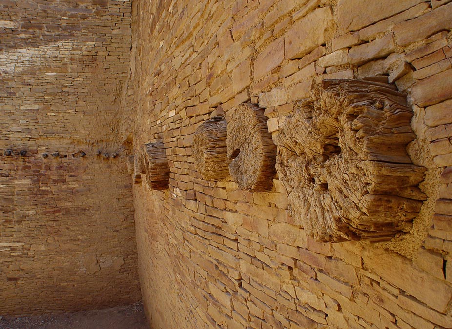 Según los investigadores, las vigas de madera de las “Grandes Casas” del Cañón del Chaco proceden de dos valles diferentes. (Fotografía: Stephen C. Price/Wikimedia Commons)