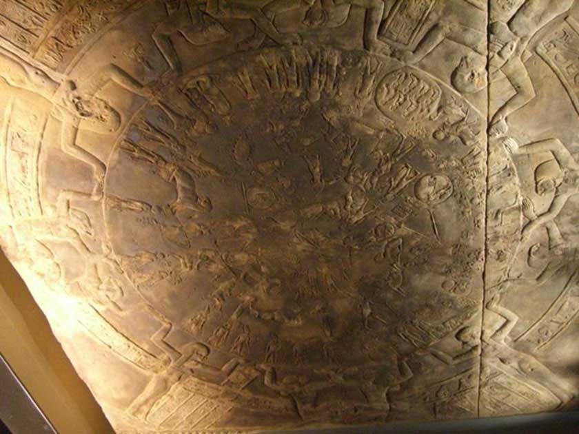 El Zodiaco de Dendera tal y como se encuentra expuesto en el Museo del Louvre. (Public Domain)