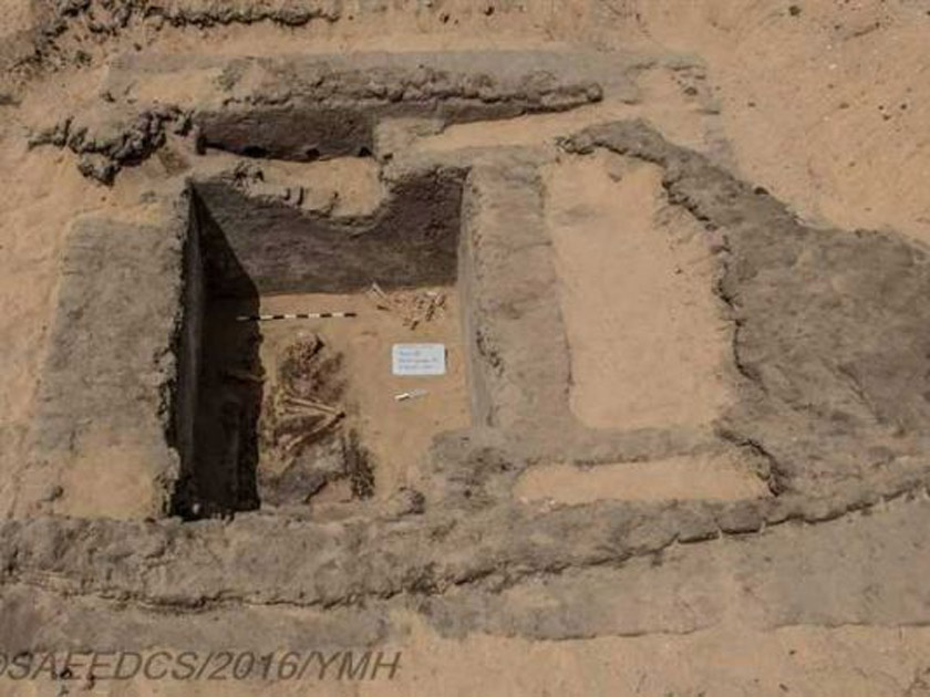 Una de las tumbas excavadas recientemente en las cercanías del Templo de Seti I en Luxor. (Ministerio de Antigüedades de Egipto)