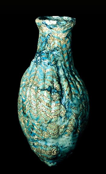 Botella de vidrio estriado hallada en Mesopotamia (1300 a. C. -1200 a. C.) (Museo Británico) 