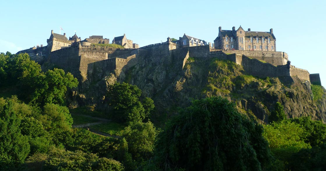 El imponente castillo de Edimburgo en la actualidad, visto desde el norte. (CC BY-SA 3.0)