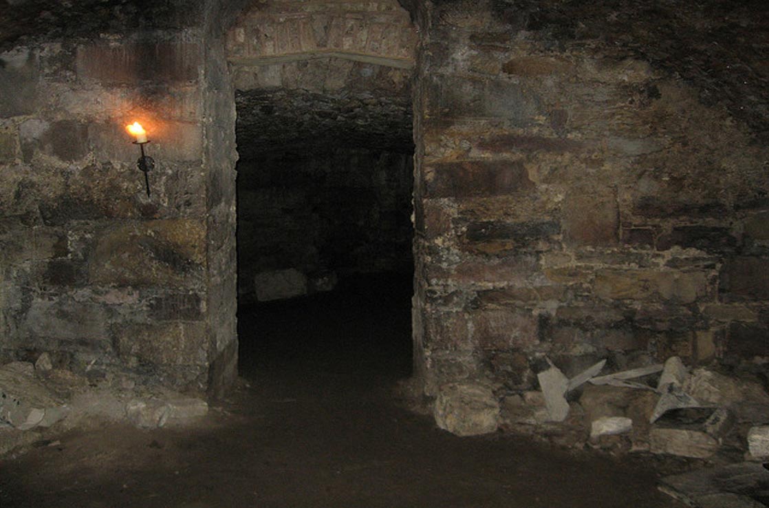 Portada-Las húmedas, oscuras y lúgubres cámaras y túneles de las Catacumbas de Edimburgo. (CC BY-ND 2.0)