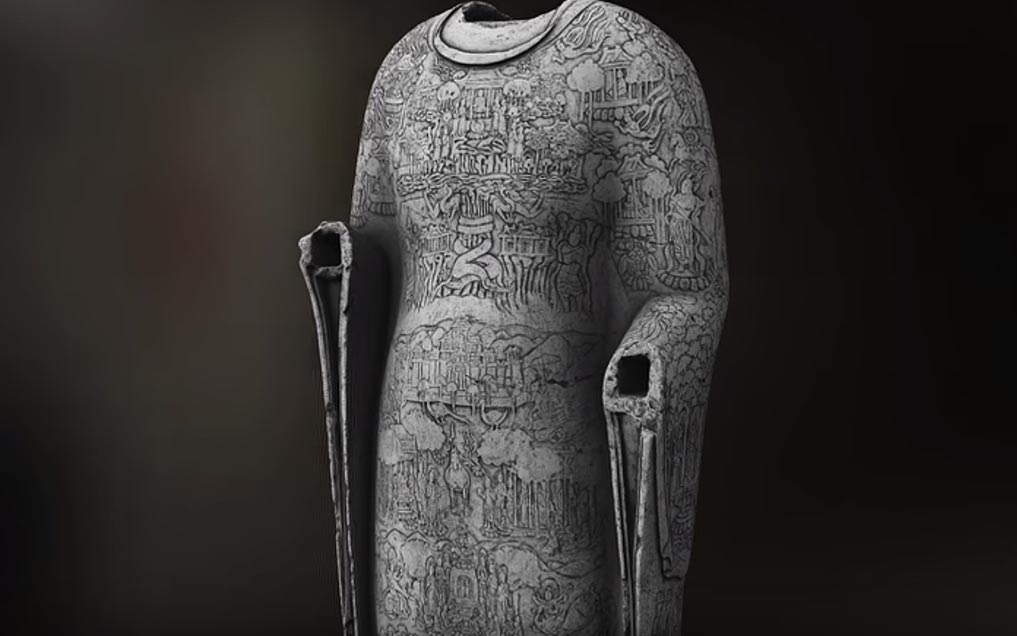 Portada-El escaneo tridimensional ha revelado escenas grabadas sobre la túnica del Buda inapreciables hasta ahora. (Imagen: Fotograma del vídeo de YouTube de Freer y Sackler)