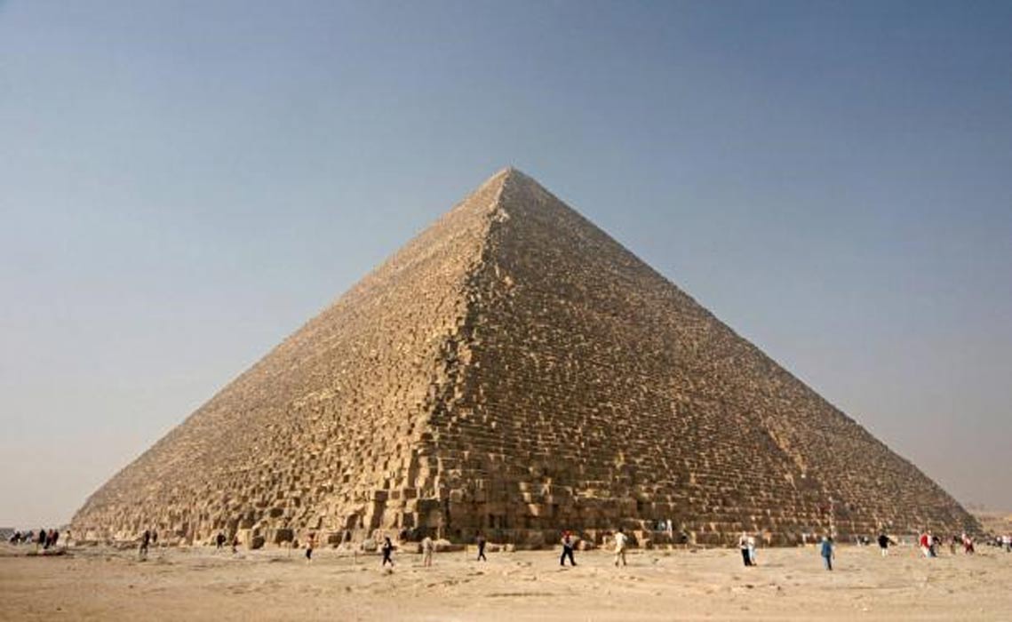 Portada - Gran Pirámide de Guiza. Fotografía: BigStockPhoto