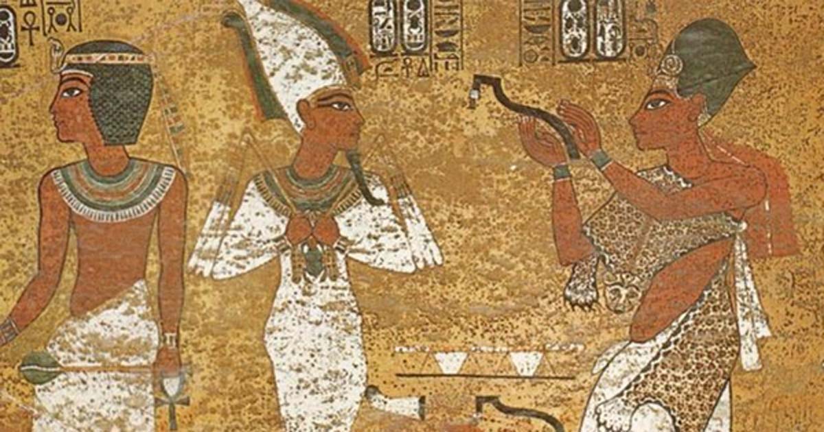 Portada - Ay como ‘sacerdote sem’ en la tumba del rey Tutankamón. Obsérvese la piel de leopardo, un ejemplo del Imiut. (Lucas/CC BY NC SA 2.0)