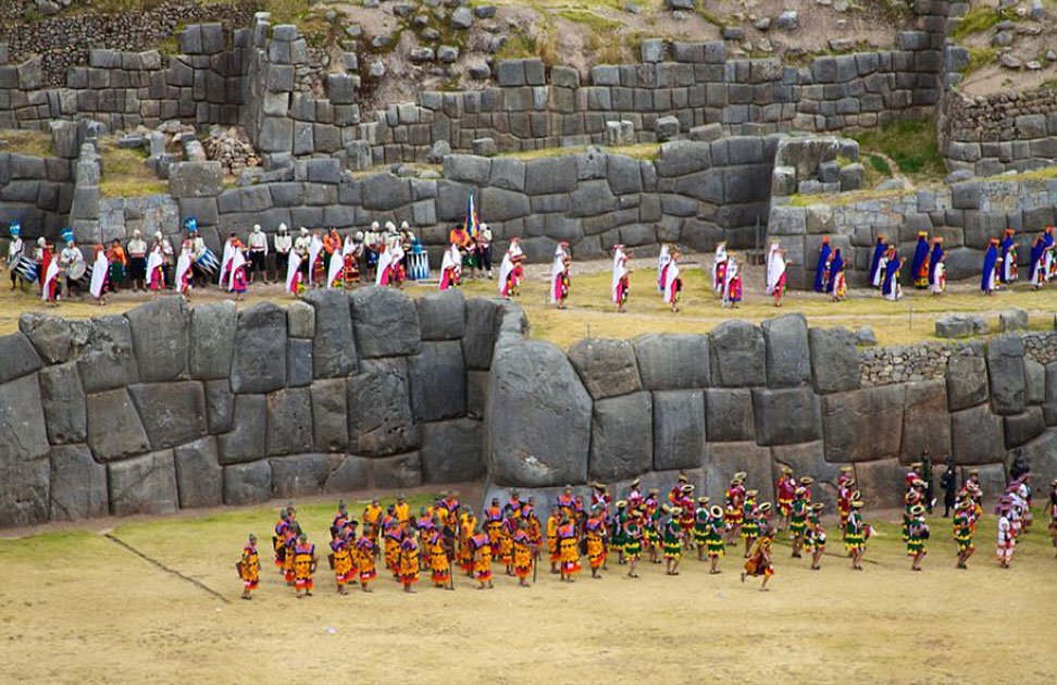 Portada - El festival del Inti Raymi, en honor al dios inca del sol Inti, se celebra todos los años en el solsticio de invierno (finales de junio) en la antigua capital inca de Cusco, Perú (CC by SA 2.0)
