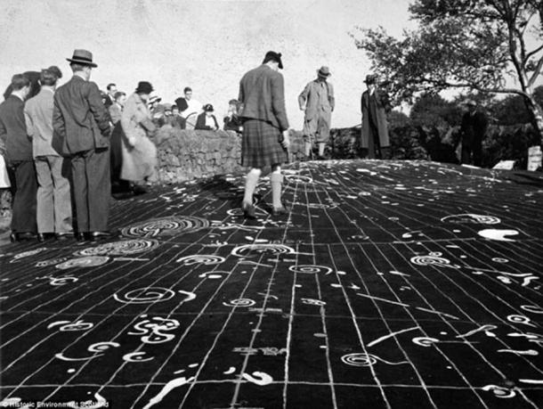 Portada - Piedra de Cochno, Faifley. Algunos investigadores creen que la Piedra de Cochno es un antiguo mapa que revela la ubicaciÃ³n de otros asentamientos del valle del Clyde. CrÃ©dito: ComisiÃ³n Real de los Antiguos e HistÃ³ricos Monumentos de Escocia 