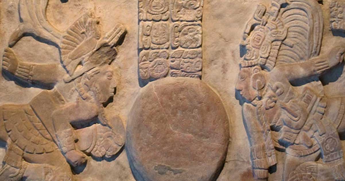 Portada - La Tercera Creación del Universo por los Señores Divinos de Toniná, Garra de Jaguar (izquierda) y Kinich Baknal Chaak (derecha). Museo Nacional de Antropología, Ciudad de México. (CC BY SA 4.0)