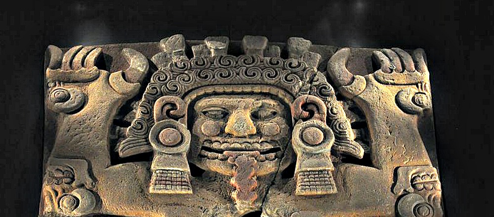 Portada - Mitad superior del monolito de la diosa Tlaltecuhtli. (Citlaltec/CC BY-SA 4.0)