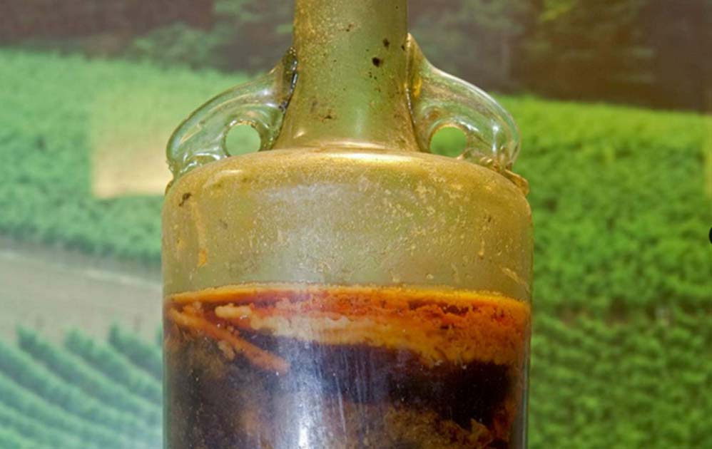Portada - Detalle de la botella de vino de Speyer, cuya antigüedad es de 1.650 años. Fotografía: Wines of Germany