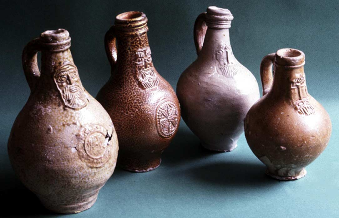 Portada - Botellas de bruja (hampshirearchaeology.wordpress.com)