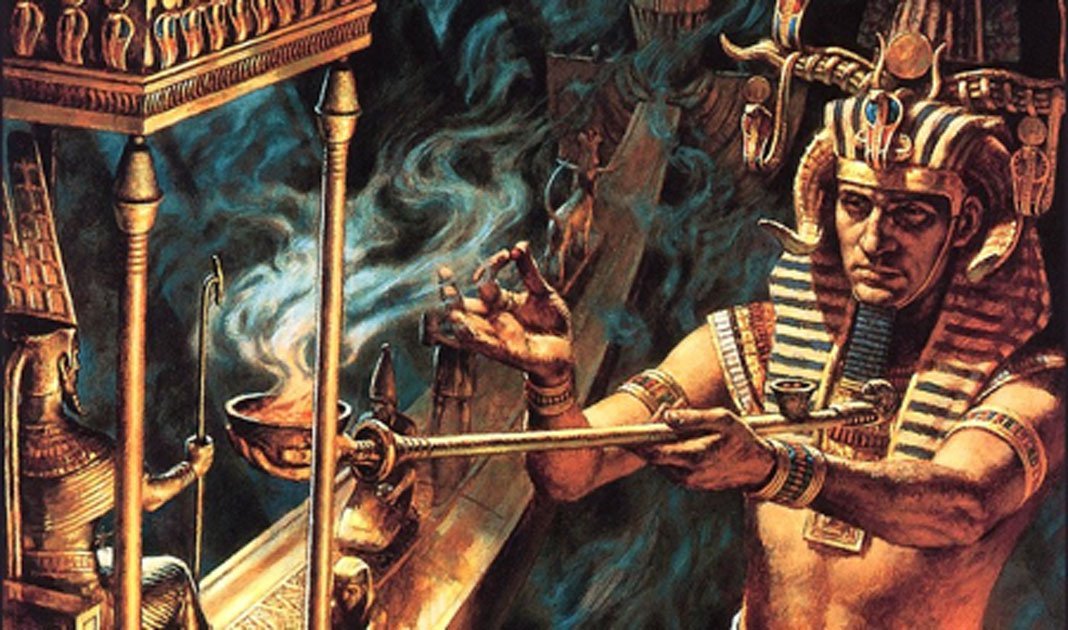 Portada - Representación artística imaginaria en la que podemos observar a un faraón quemando hierbas (posiblemente de cannabis o loto azul) en el transcurso de un ritual. (Core Spirit)