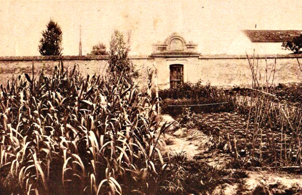 Portada - Panorámica del cementerio de los ajusticiados. Fotografía de 1920. (Foto: Historia Enigmática)