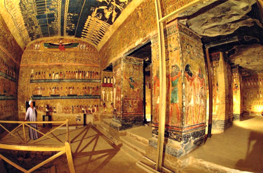 Portada - Parte del interior de la tumba de Seti I, la mayor sepultura del Valle de los Reyes descubierta hasta el momento. (Fotografía: El Mundo)