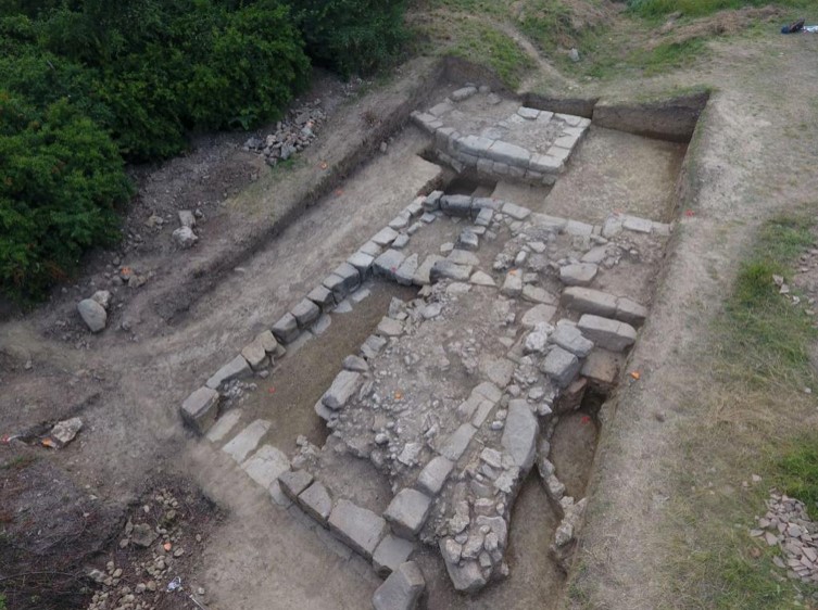 Portada - Ruinas de la antigua ciudad iliria descubierta recientemente en Albania. Fuente: M. Lemke / Science in Poland