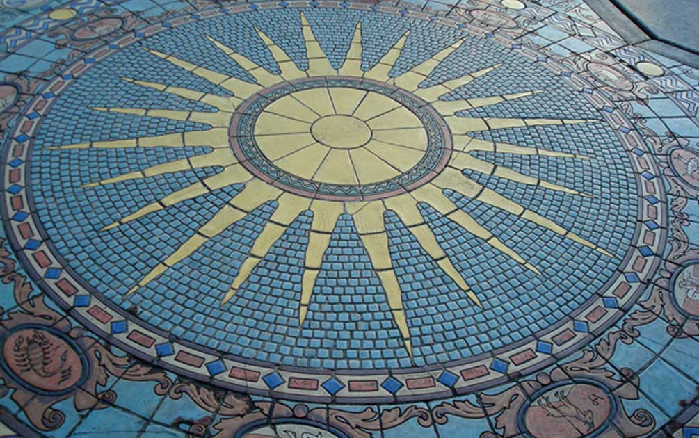 Portada - Mosaico astrológico ubicado en el patio de la Mansión Ringling (CC BY-SA 2.0)