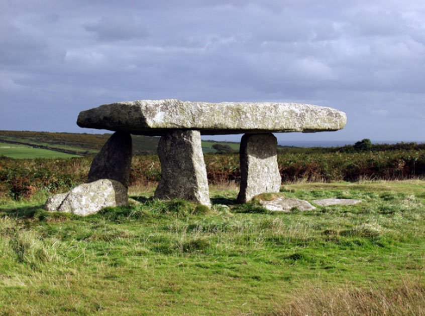Portada - Lanyon Quoit, monumento megalítico utilizado a menudo como imagen emblemática del antiguo Cornualles. Es también conocido como la Mesa del Gigante. (CC BY SA 2.0)