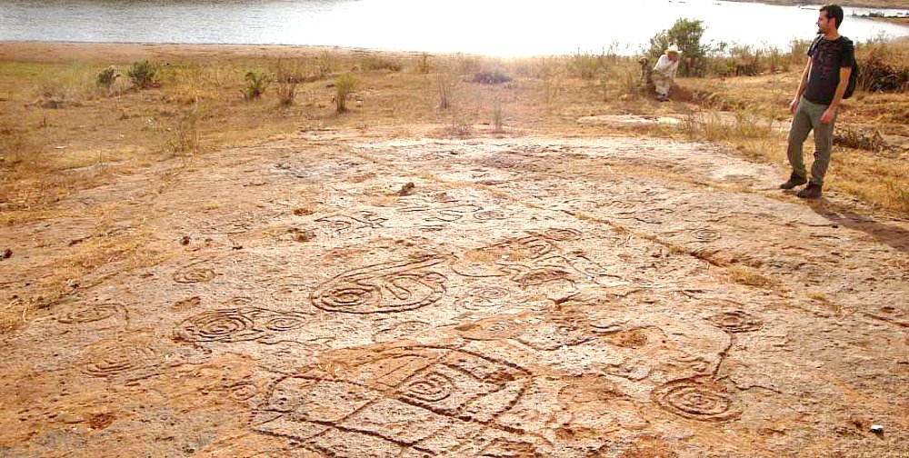 Portada - Algunos de los petroglifos descubiertos en los últimos años en Los Altos de Jalisco, México. (Fotografía: debate.com.mx/ Agencia Conacyt)