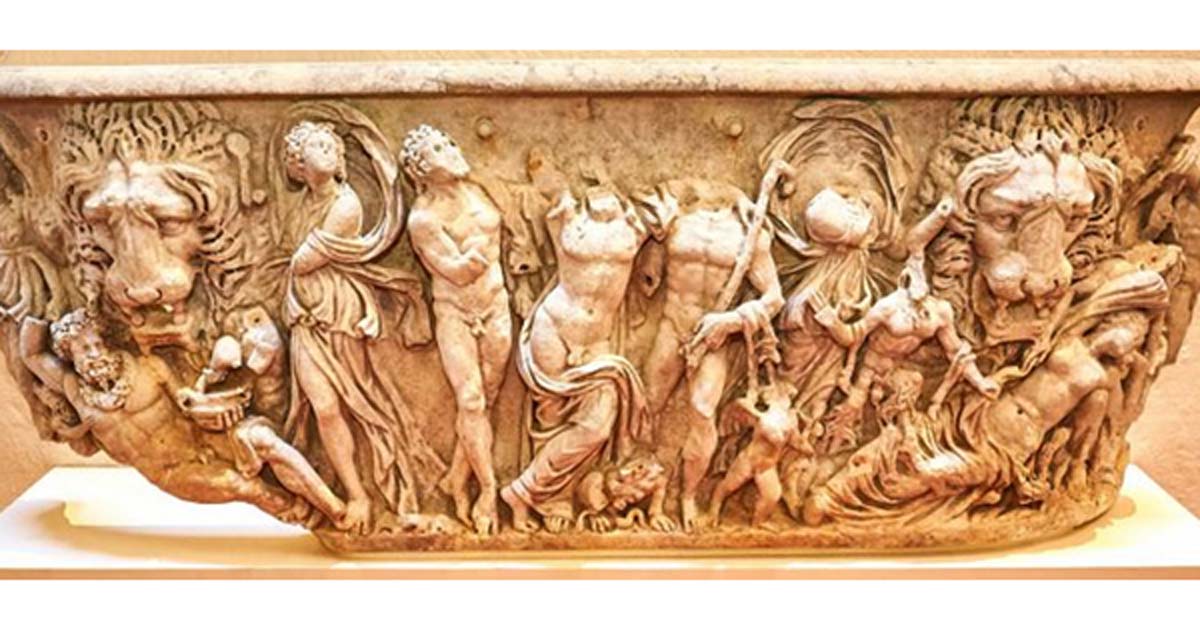 Portada - Un sarcófago romano que en el pasado fue utilizado como un simple ornamento de jardín, es restaurado y expuesto en el Palacio de Blenheim (Inglaterra). (Fotografía: Palacio de Blenheim)