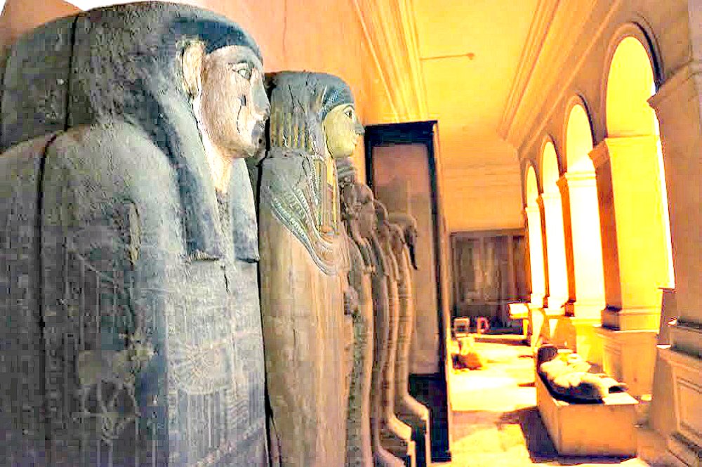 Portada - Sarcófagos y ataúdes expuestos en el Museo Egipcio del Cairo, Egipto. (Fotografía: El Mundo/ Ministerio de Antigüedades Egipcio)