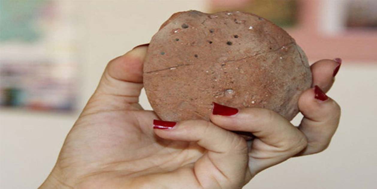 Portada - Sonajero de la Edad del Bronce descubierto recientemente en el yacimiento arqueológico turco de Acemhöyük. (GTU Gazeturka.com)