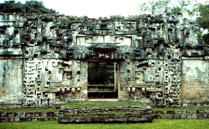 Portada - La famosa Estructura II maya de Chicanná, México. Fuente: CC BY SA 3.0