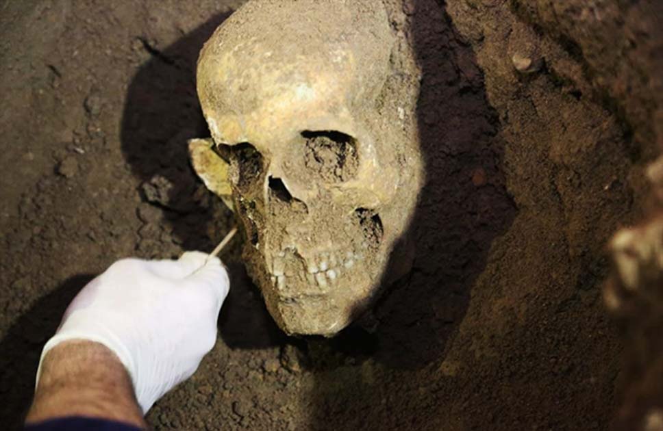 Portada - Los arqueólogos aún no han tenido tiempo de escribir un artículo para una revista académica especializada sobre el reciente hallazgo de una antigua tumba asiria realizado en Erbil (Iraq). (CNN Turk)