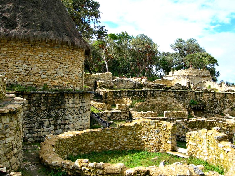 Restos de la fortaleza Chachapoya de Kuelap. Casi toda la información de la que disponemos acerca de esta cultura procede de las evidencias arqueológicas que aún se conservan. (Elemaki/CC BY-SA 2.5)