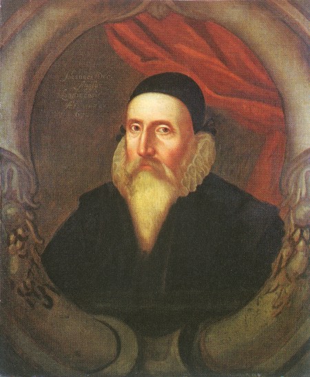 Retrato de John Dee del siglo XVI obra de un artista desconocido. Public Domain