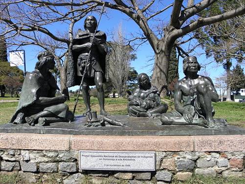 Monumento a Los Ultimos Charrúas, en Montevideo, Uruguay (Wikimedia Commons)