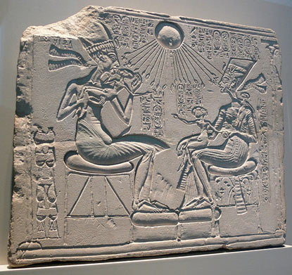 nefertiti-akhenaten-altar.jpg