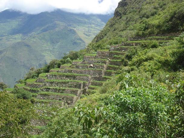 Distintivas Terrazas Inca en Choquequirao, que nos recuerda a Machu Picchu, el sitio hermana