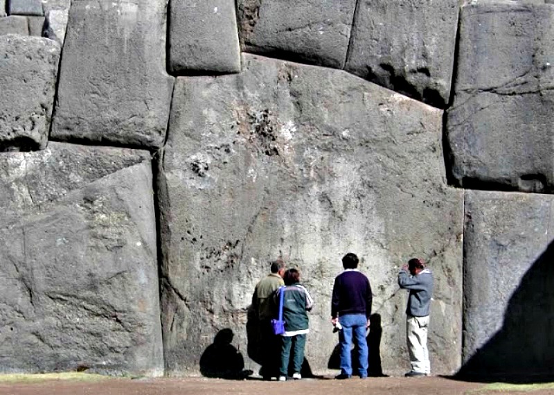 Los investigadores no pueden entender cómo los pueblos antiguos lograron transportar y colocar dichas piedras megalíticas. (Fotografía: Código Oculto).