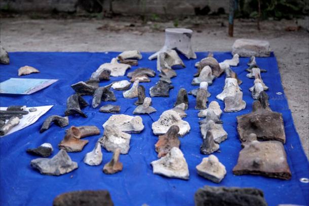 Se recuperaron docenas de objetos del lago, situado sobre la antigua Ruta de la Seda. Fotos: Dmitry Gorn