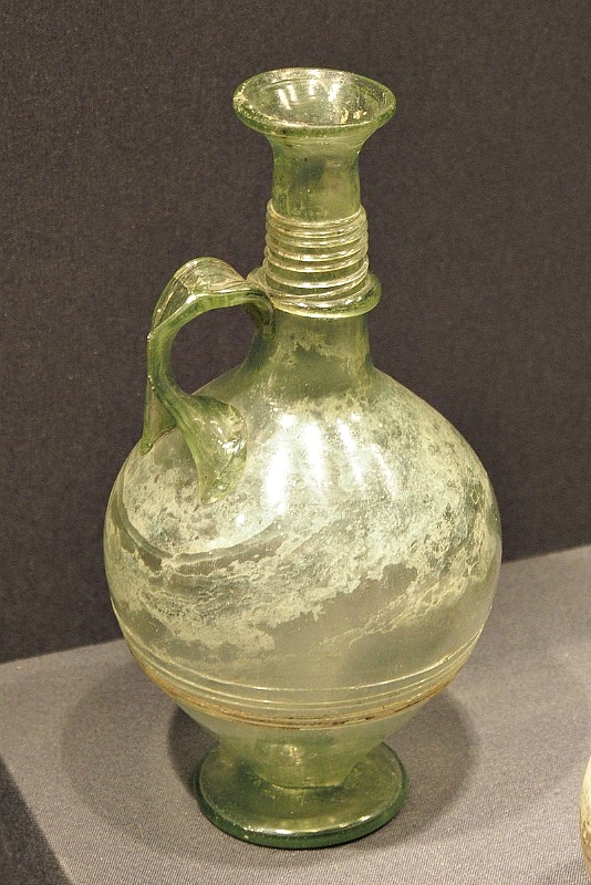 Jarra de vidrio romana procedente de Hispania. Museo de Valladolid, EspaÃ±a. (L. Fdez./CC BY-SA 2.1)