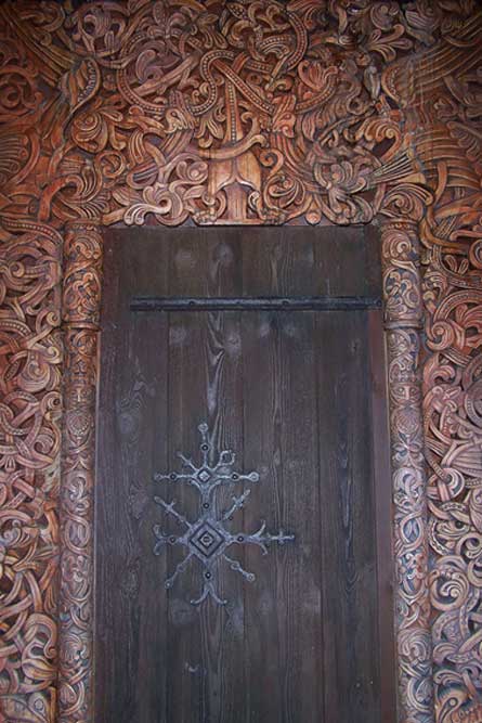 Puerta de una casa comunal vikinga, Epcot Center. (One Lucky Guy/CC BY NC SA 2.0)