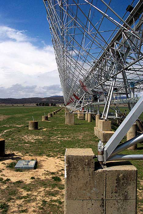 El radiotelescopio del Observatorio Molonglo visto de cerca. (CC BY SA 3.0)