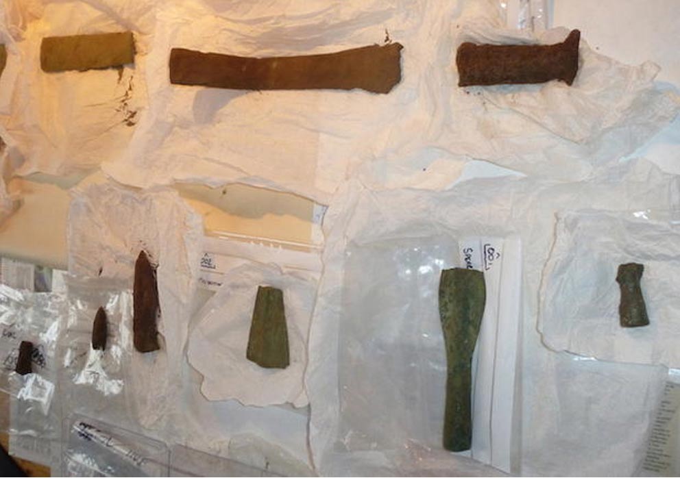 Fragmentos de armas recuperados por los arqueólogos en Escocia. Fotografía: RSPP Escocia 
