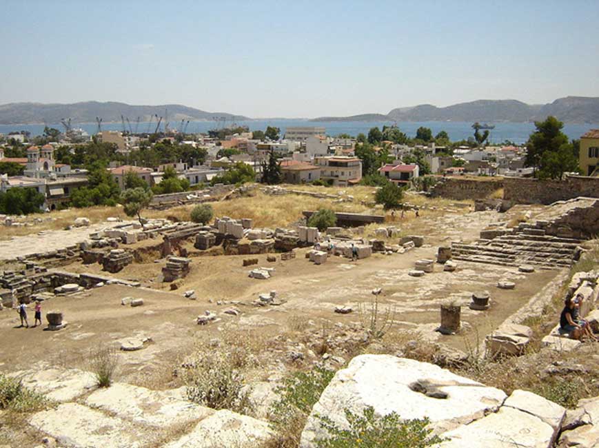 Vista del yacimiento arqueológico de Eleusis mirando al golfo de Egina. (Public Domain)