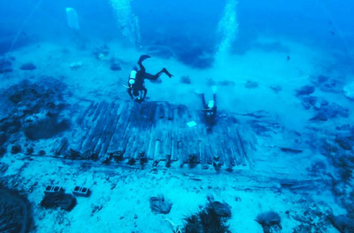  Portada-Investigaciones submarinas y excavaciones realizadas en los años 2011 y 2012 en la zona en la que naufragó el Mentor