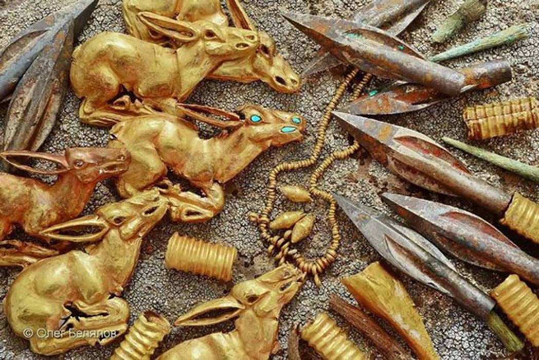 Portada - Parte de los 3.000 objetos de oro y otros metales descubiertos en un tÃºmulo funerario de KazajistÃ¡n. Fuente: Â© Oleg Belyalov - east2west news
