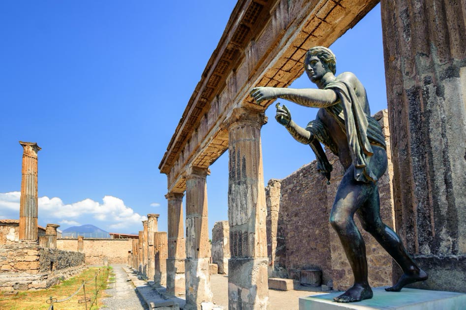 Evidencia de una logia de la sociedad secreta encontrada en Pompeya. Aquí el templo de Apolo. Fuente: Boris Stroujko / Adobe Stock