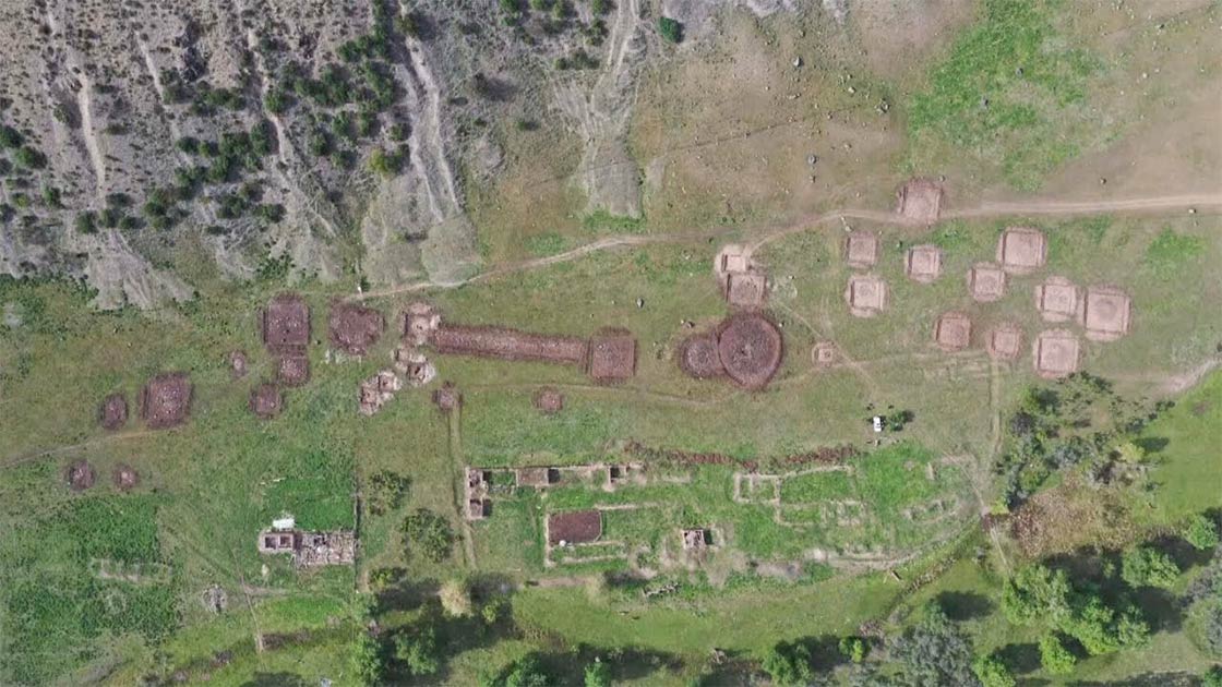 este sitio de la Edad del Bronce en Xinjiang, China, puede ayudar a los investigadores a descubrir más sobre los orígenes de la Ruta de la Seda. Fuente: CCTV