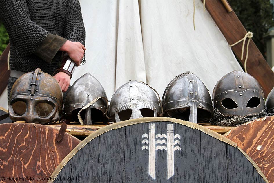 los cascos vikingos son especiales y se han encontrado pocos, pero los guerreros del distrito mercenario vikingo de Bathonea seguramente los habrían usado mientras luchaban y protegían al emperador bizantino
