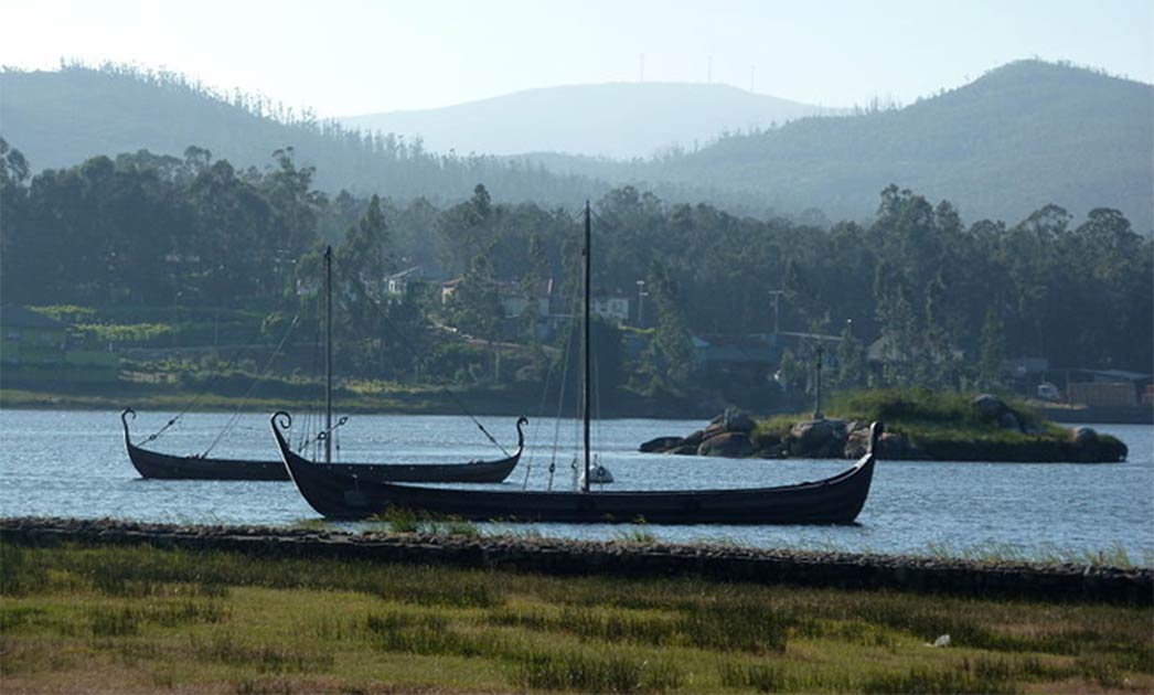 Réplicas de barcos vikingos en Catoira, Galicia. ¿Los vikingos también llegaron a Madeira? Fuente: CC BY-SA 4.0