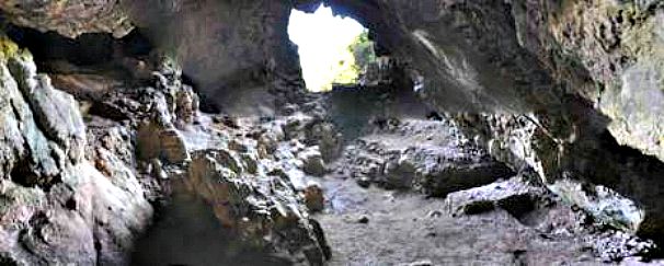 Imagen del interior de la Cova Bonica de Vallirana, Barcelona, donde se descubrió el diente de hace 7400 años. (Fotografía: Joan Daura/Montserrat Sanz/El Mundo)
