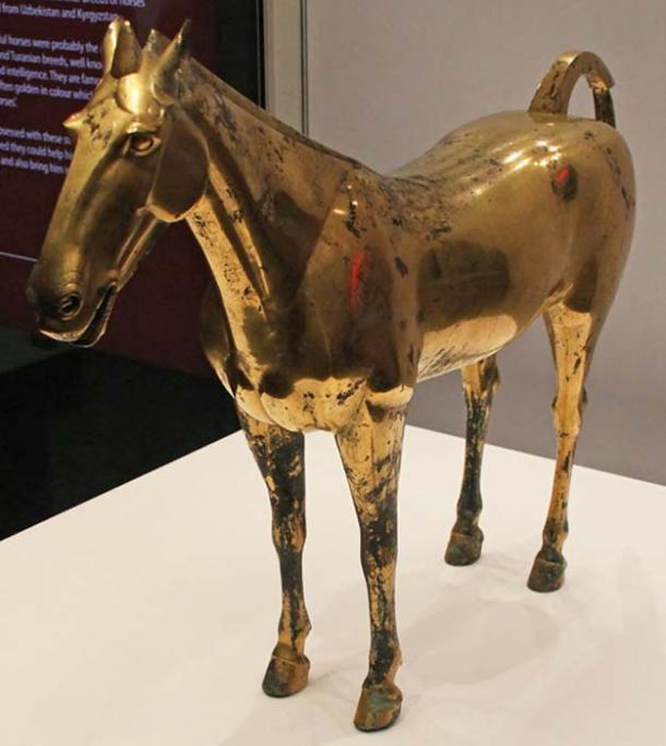 El caballo de bronce dorado mide mÃ¡s de dos pies de altura y es el mÃ¡s grande que se haya encontrado en China. Descubierto cerca del Mausoleo del Emperador Wu, se ha sugerido que la fosa de entierro en el que se encontrÃ³ el caballo pertenecÃ­a a la Princesa Pingyang, que era la hermana mayor del Emperador Wu. (Tony Hisgett / CC BY-SA 2.0)