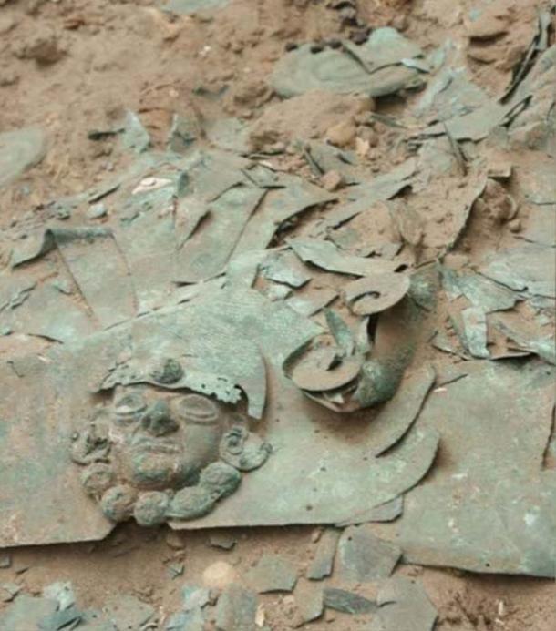 Los arqueÃ³logos creen que la primera tumba pudo haber pertenecido a un lÃ­der militar, ya que se encontraron armas y una corona con los restos. (RPP Noticias / Deisy Cubas)