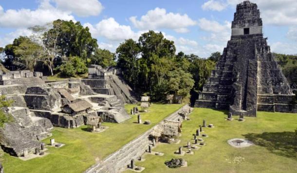 La escala de la pirámide en Toniná es comparable en tamaño sólo con las grandes ciudades maya de Guatemala, como Tikal. En la imagen, la acrópolis central en Tikal.