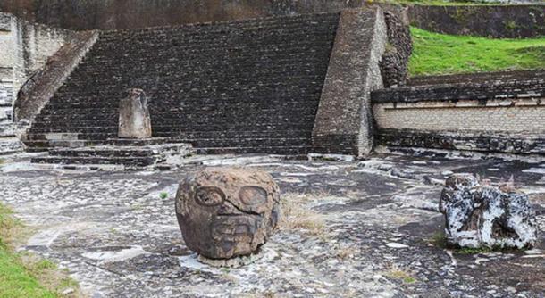 Una sección de las ruinas de la Gran Pirámide de Cholula, Puebla, México. Fuente de la foto: Diego Delso / CC-BY-SA 3.0